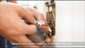 sguda lock plug the wires into connector